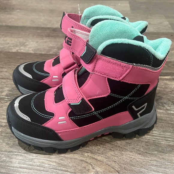 PRICE DROP NWT Girls Hiking Boots - Picture 2 of 7